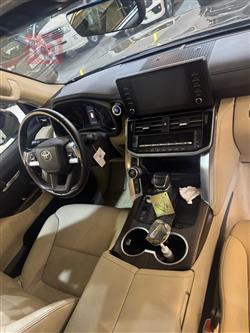 تۆیۆتا لاند کروزەر